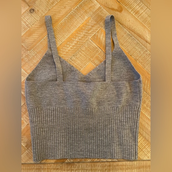 Alice + Olivia classics crop top sleeveless sweater gray size medium - Picture 2 of 5